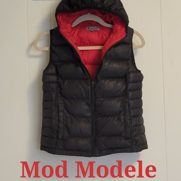 ❣️HP❣️Mad Model cute black hooded puffer vest with red lining sz: M - Picture 2 of 6